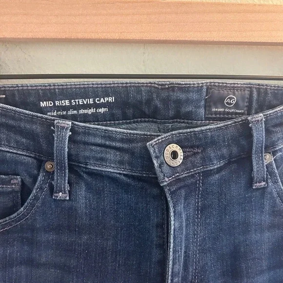 AG The Stevie Mid Rise Slim Straight Capri Jeans Size 27 Medium Wash - Picture 5 of 9
